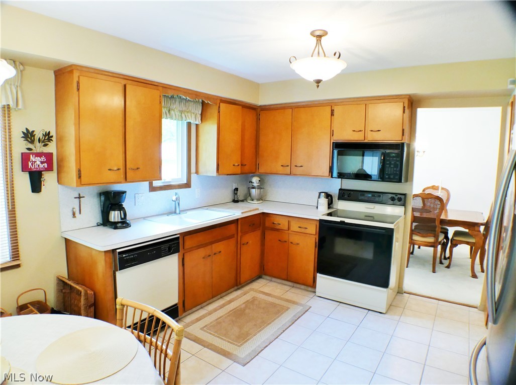 6685 Bonnieview Road Cleveland, OH 44143 - Photo 9 of 27 Gallery Image 9