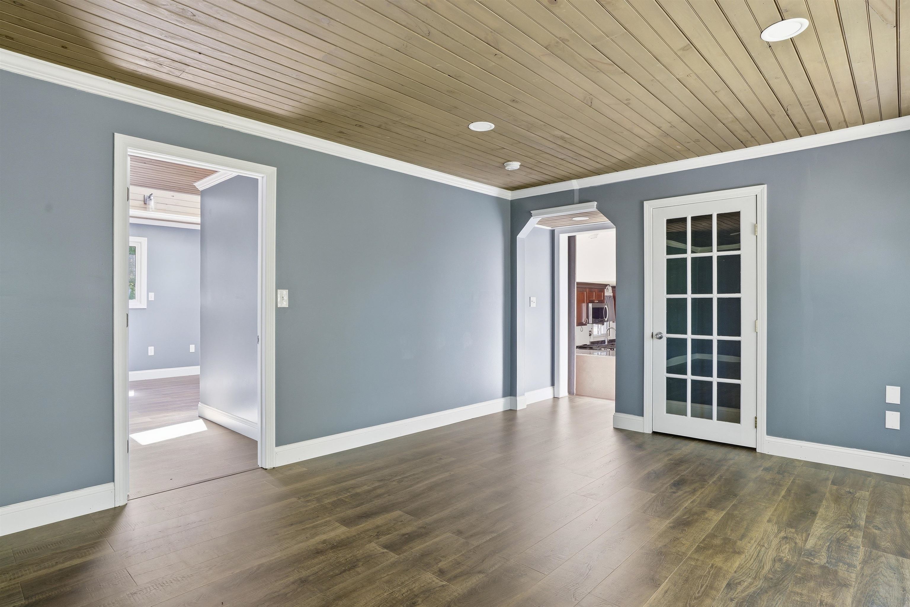 73 Old Chester Road Derry, NH 03038 - Photo 4 of 43