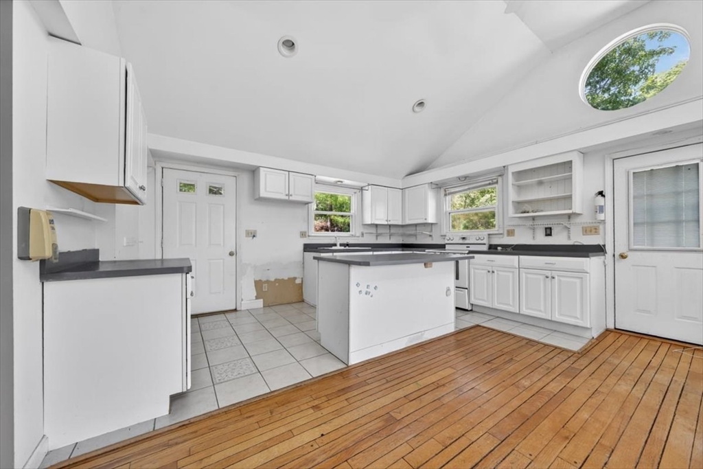 207 Sandy Beach Road Plymouth, MA 02360 - Photo 6 of 39