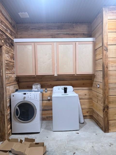 267 Private Road 6294 Palestine, TX 75801 - Photo 6 of 12 a utility room with dryer and washer