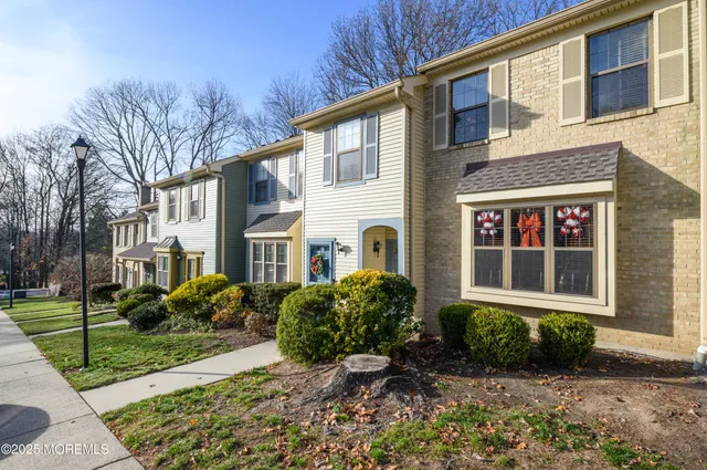 $350,000 | 224 Perth Hill Court, Aberdeen, NJ 07747