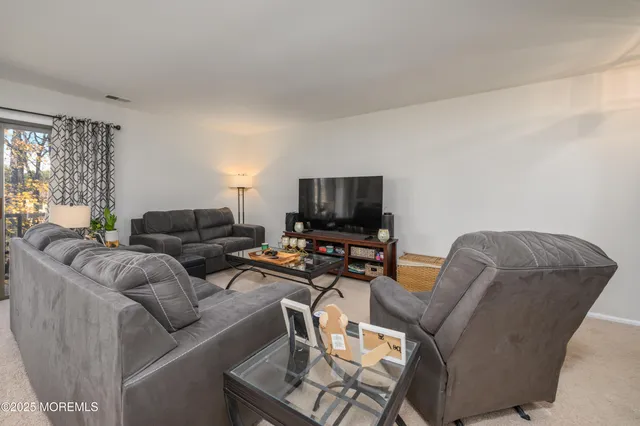 $350,000 | 224 Perth Hill Court, Aberdeen, NJ 07747