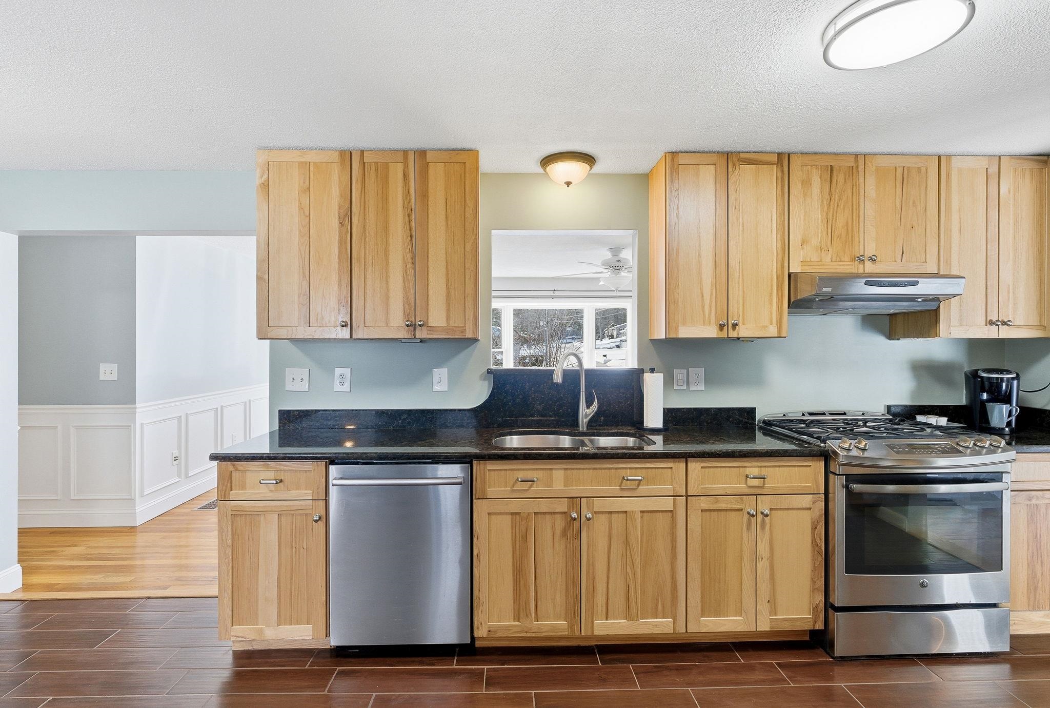 29 Nottingham Drive Nashua, NH 03062 - Photo 14 of 44