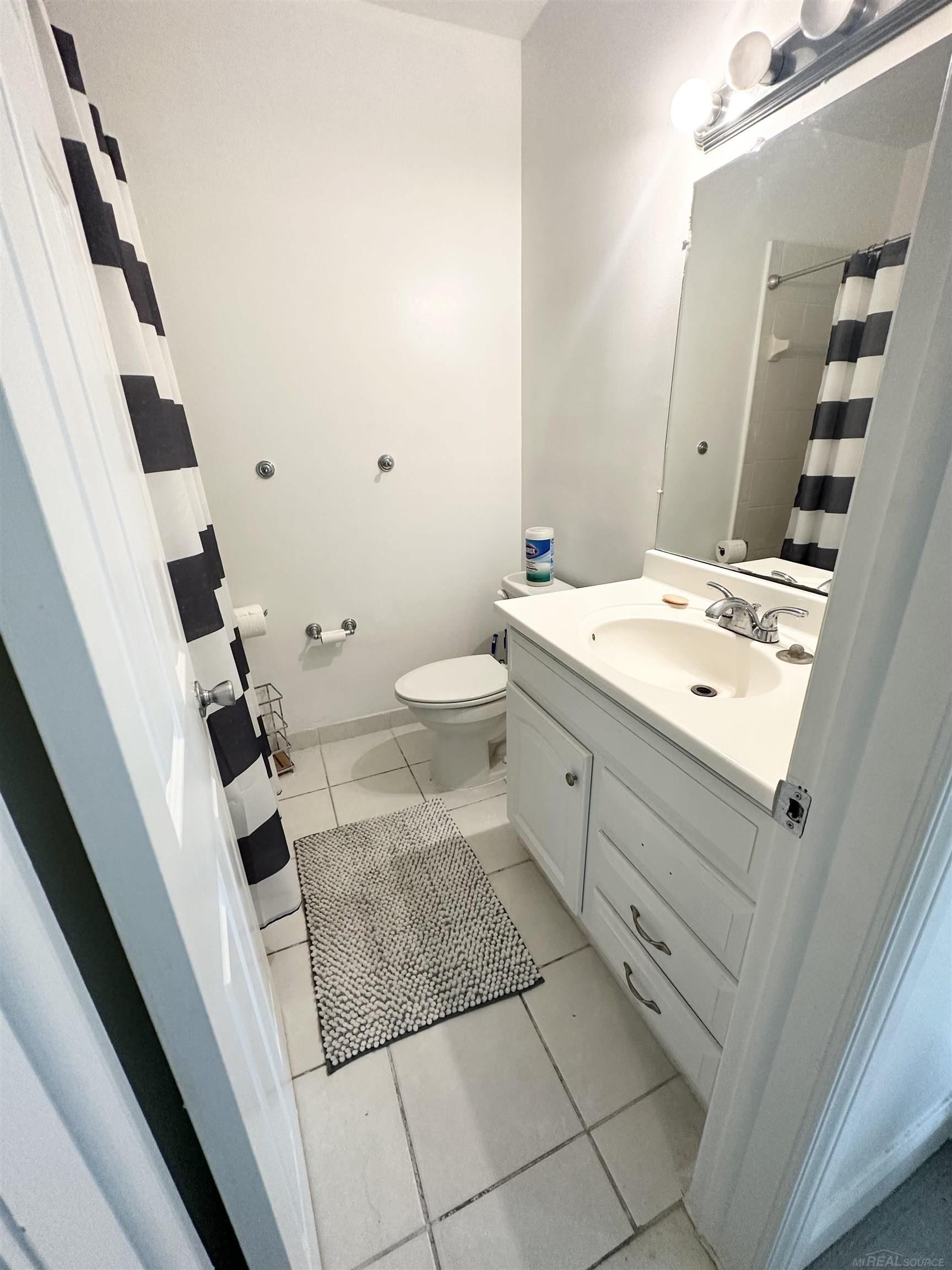 835 West Maple Road Clawson, MI 48017 - Photo 10 of 14 50133087-3d366542-f7d5-4d04-a3c9-398f46aadf28.JPG