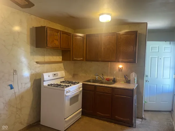 $160,000 | 5743 North Frontage Road, Fairland, IN 46126