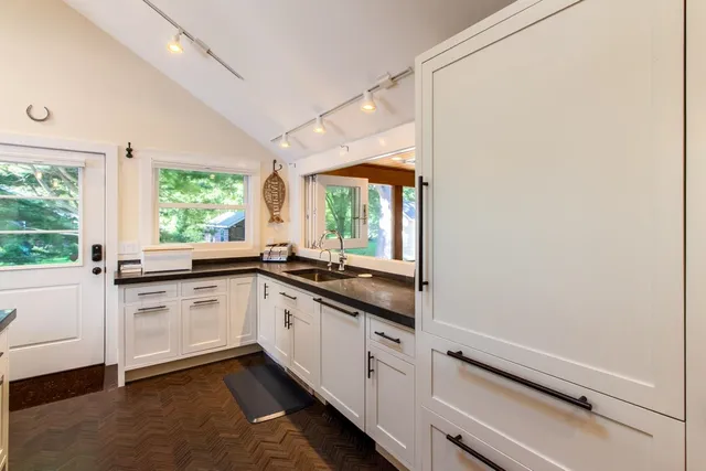 $949,000 | 4155 West Shore Road, Isle La Motte, VT 05463