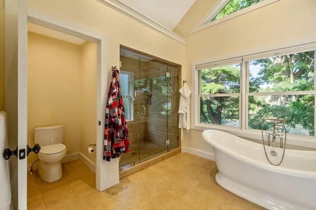 $949,000 | 4155 West Shore Road, Isle La Motte, VT 05463