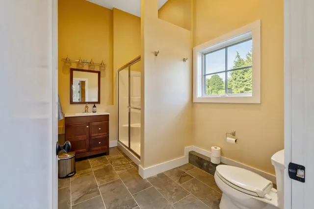 $949,000 | 4155 West Shore Road, Isle La Motte, VT 05463