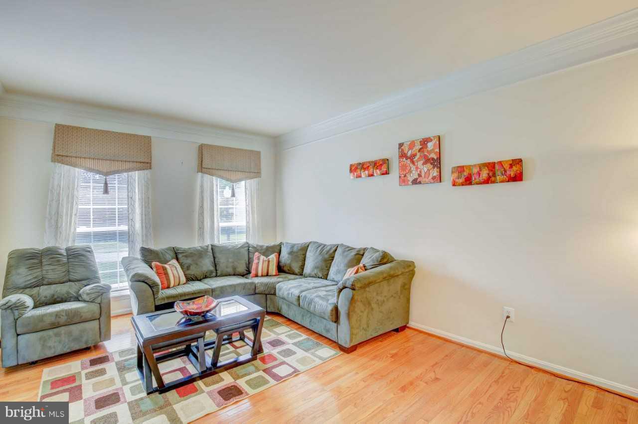 Spacious, Bright Living Room