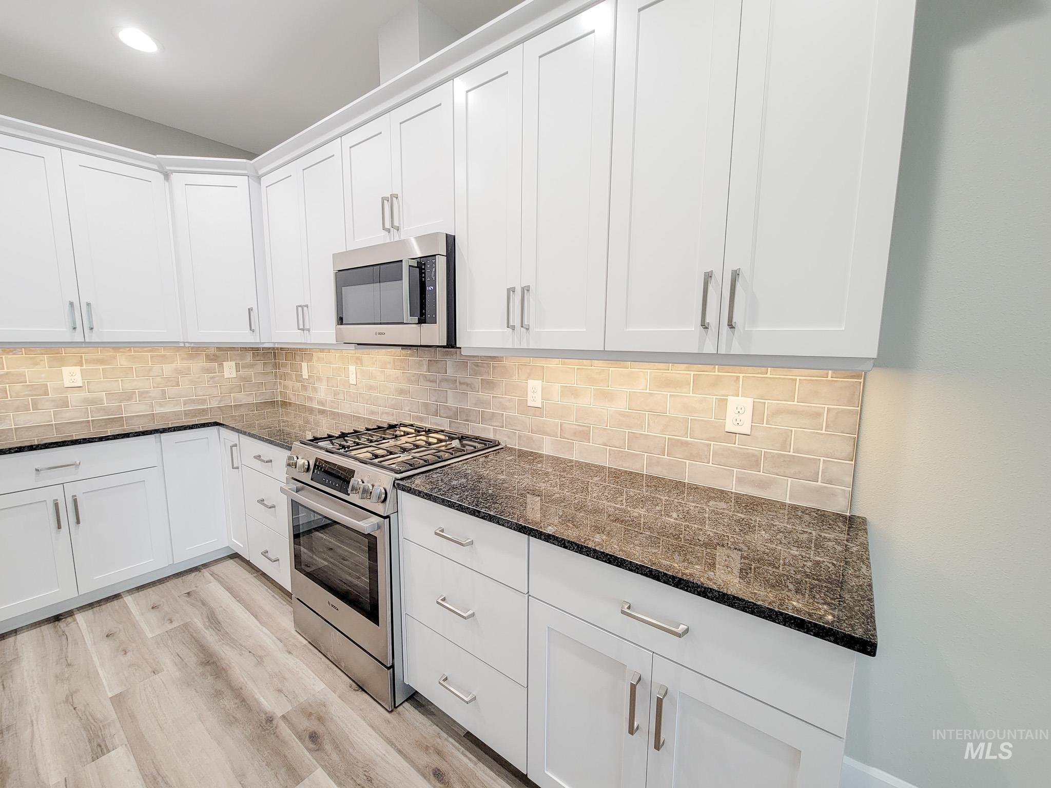 2113 Powers Avenue, Unit B Lewiston, ID 83501 - Photo 2 of 19