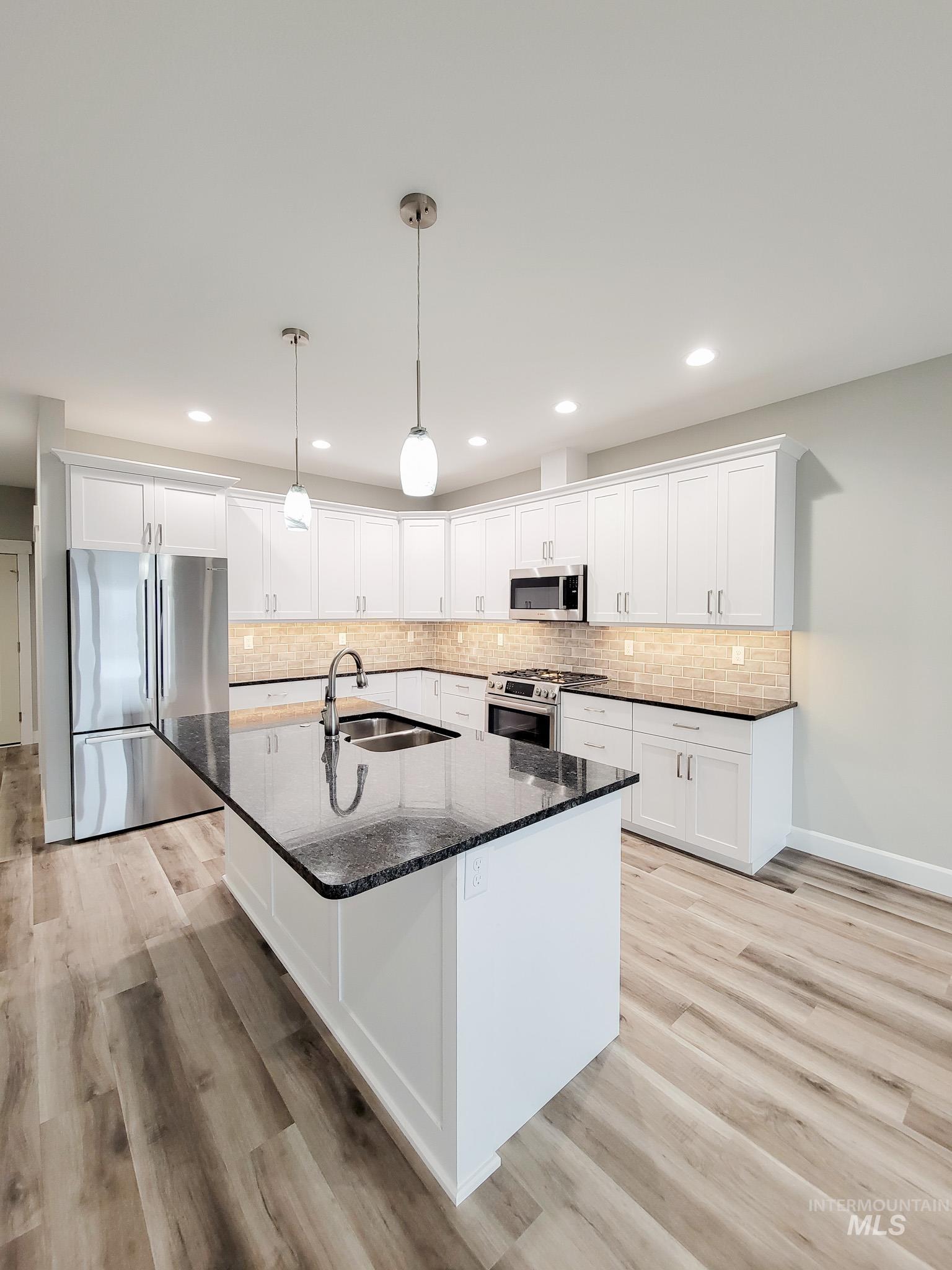 2113 Powers Avenue, Unit B Lewiston, ID 83501 - Photo 3 of 19