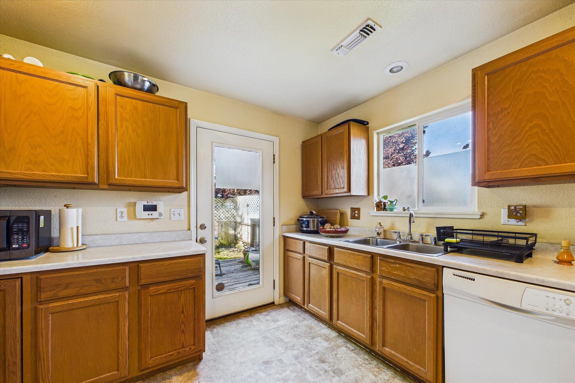 151 2nd Avenue Rio Dell, CA 95562 - Photo 18 of 31