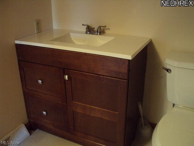 16405 Messenger Road Chagrin Falls, OH 44023 - Photo 19 of 24 Master bedroom has private updated bathroom.