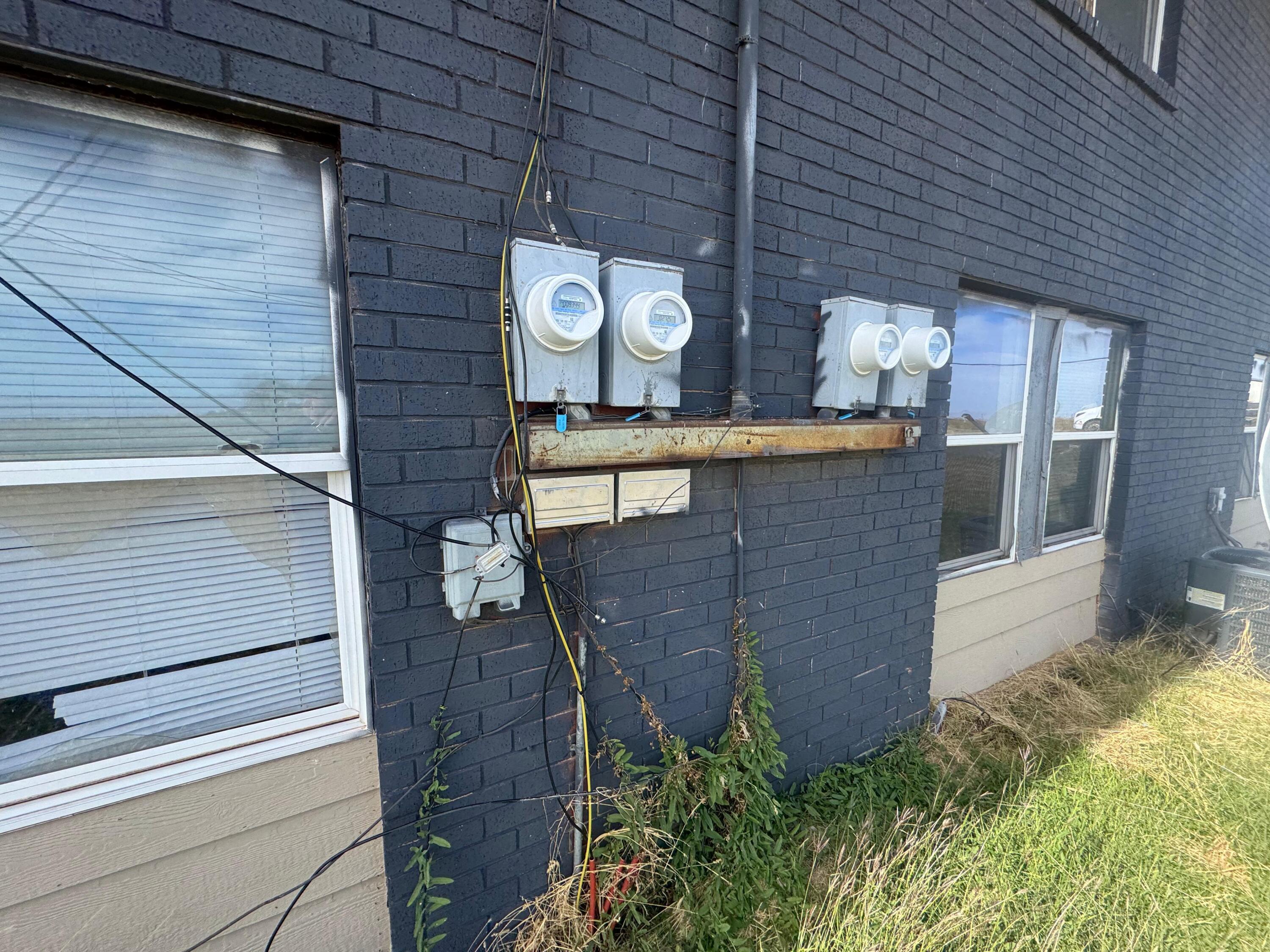 103 Pecos Place Plainview, TX 79072 - Photo 27 of 27 a view of fireplace and window