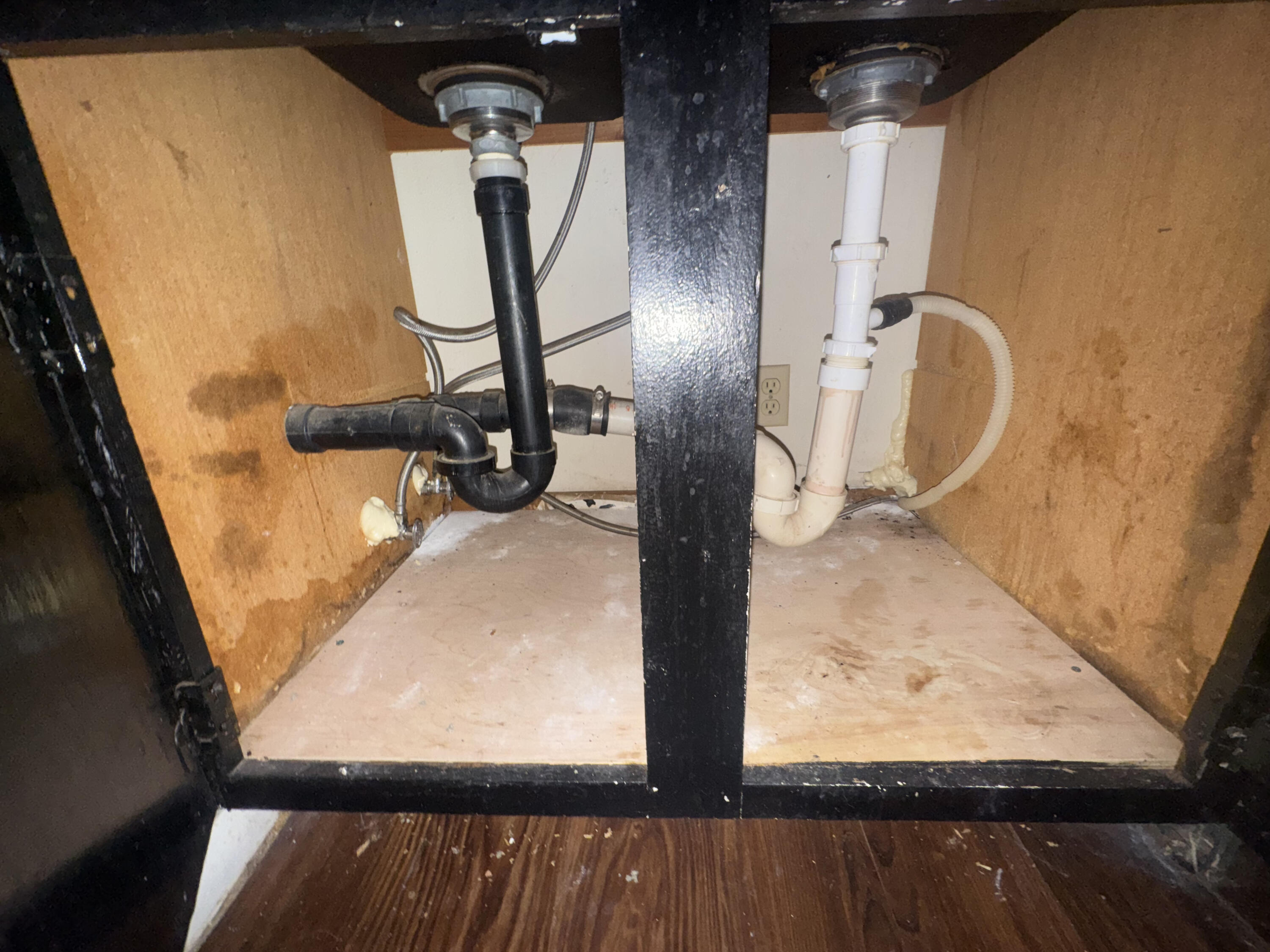 103 Pecos Place Plainview, TX 79072 - Photo 5 of 27 a view of water heater room