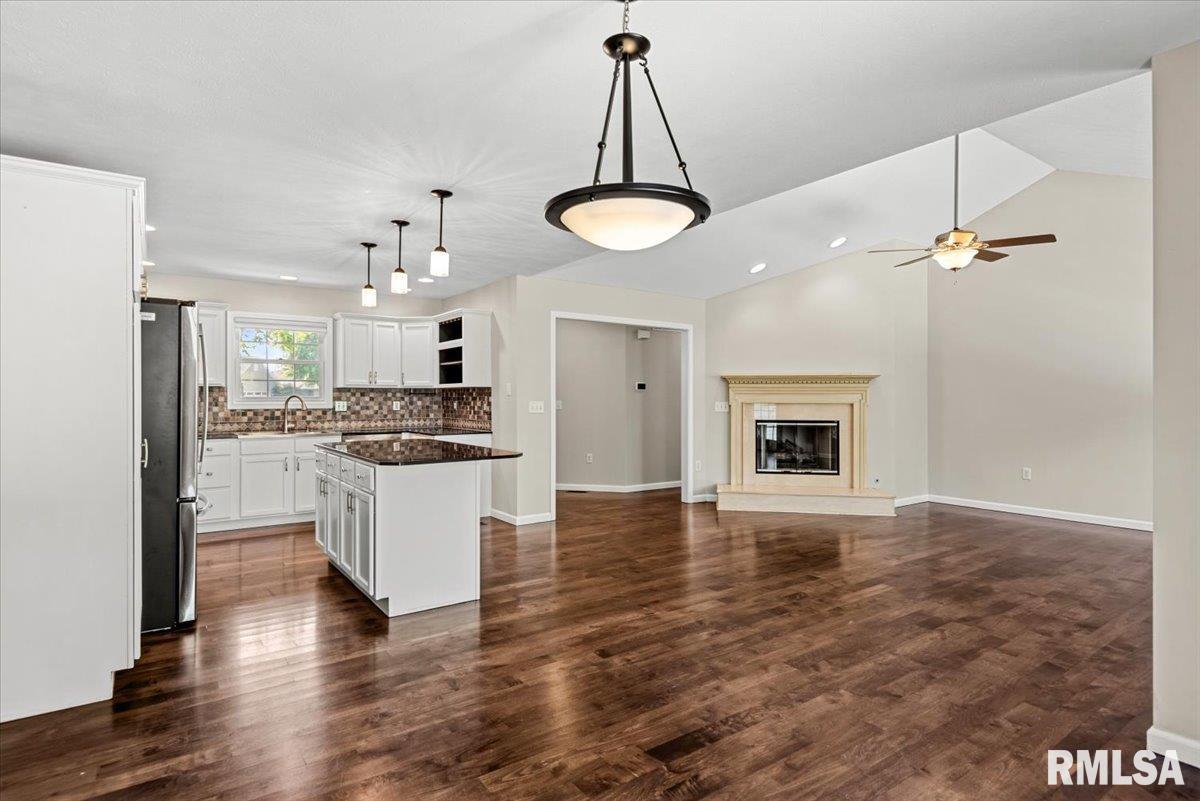 209 Huntington Road Chatham, IL 62629 - Photo 11 of 51