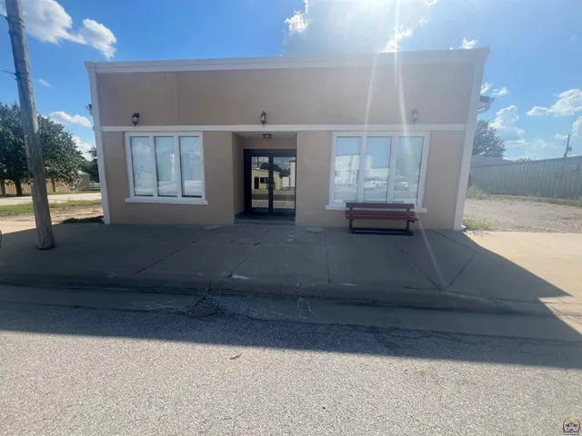 $182,500 | 403 Main Street, Gridley, KS 66852
