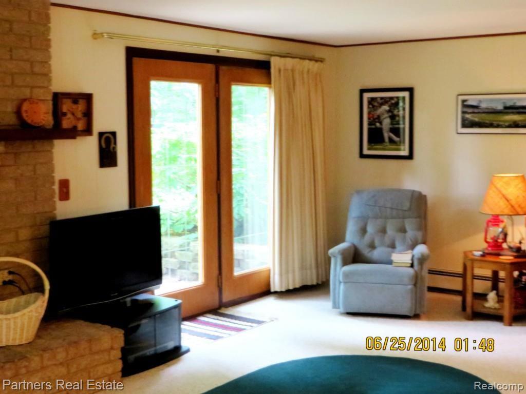 530 Timber Ridge Trail Howell, MI 48843 - Photo 24 of 60 Filled with dramatic natural light, home offer fabulous views.