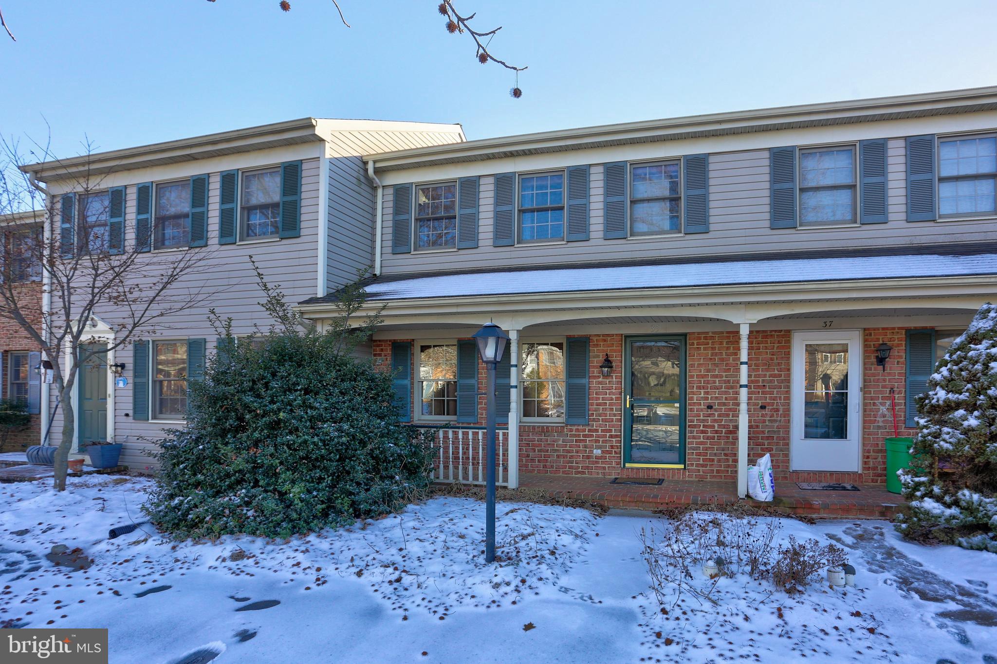 35 Laurie Lane Lititz, PA 17543 - Photo 2 of 29