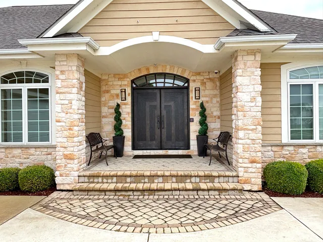 $899,000 | 1348 Stillwater Circle, Mequon, WI 53092