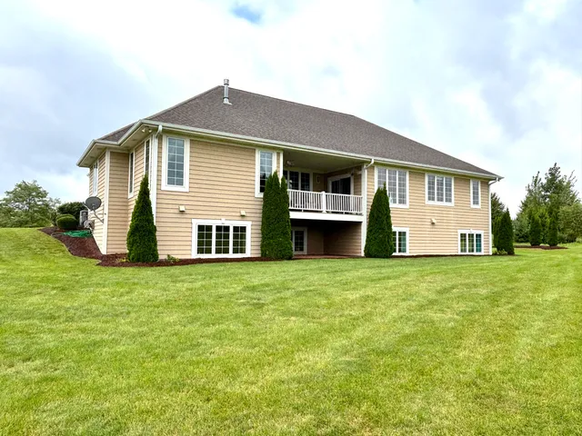 $899,000 | 1348 Stillwater Circle, Mequon, WI 53092