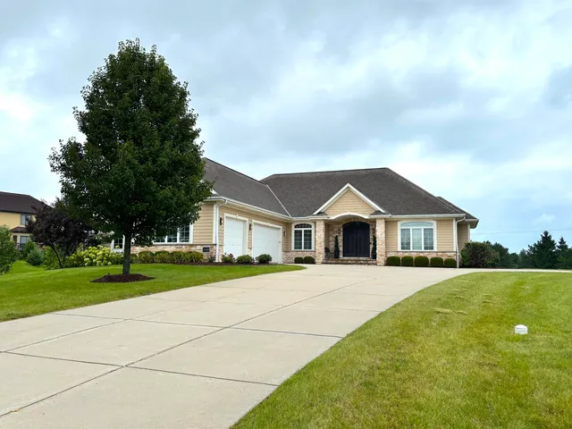 $899,000 | 1348 Stillwater Circle, Mequon, WI 53092