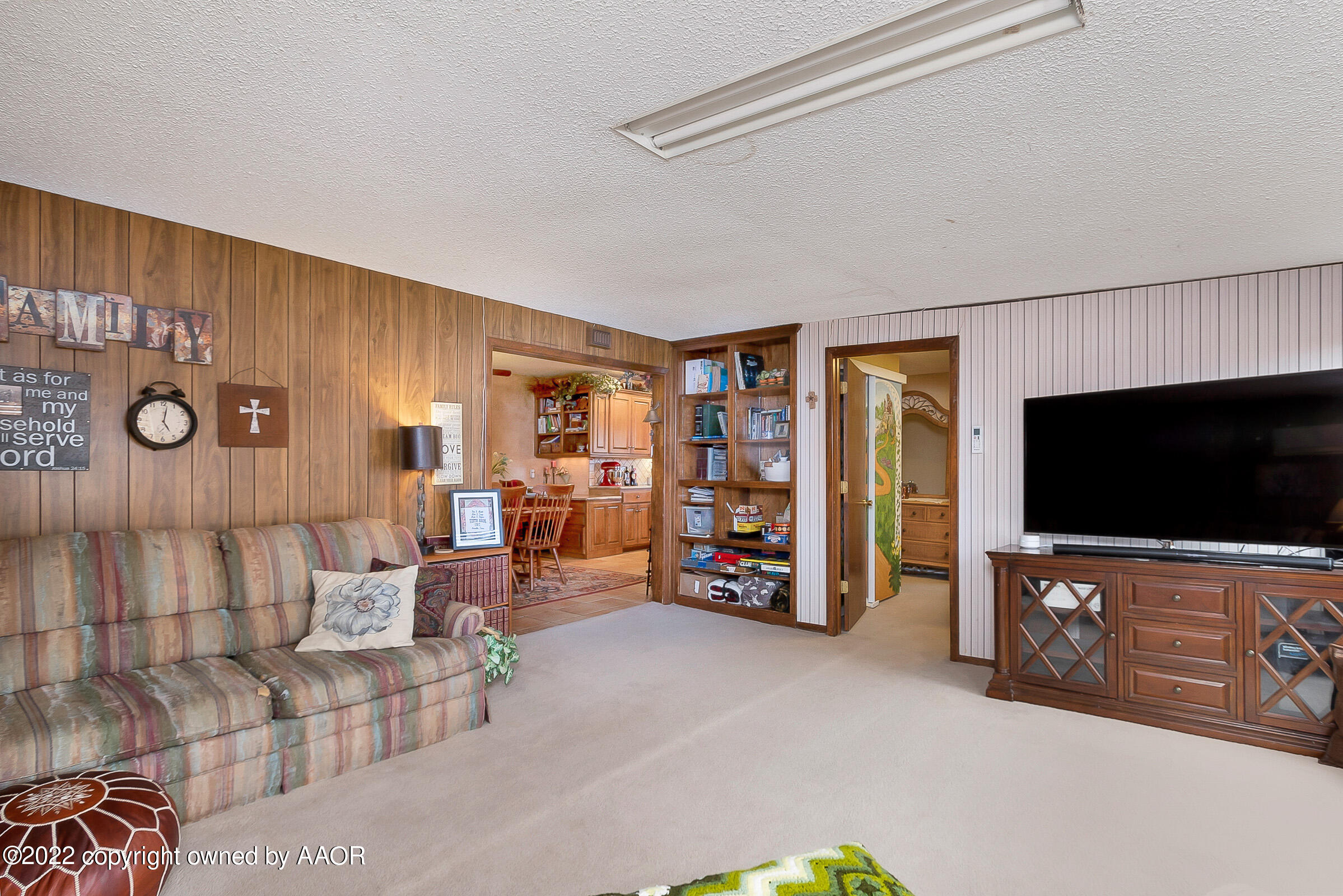 3310 Conner Drive Canyon, TX 79015 - Photo 12 of 24 a living room with furniture and a flat screen tv