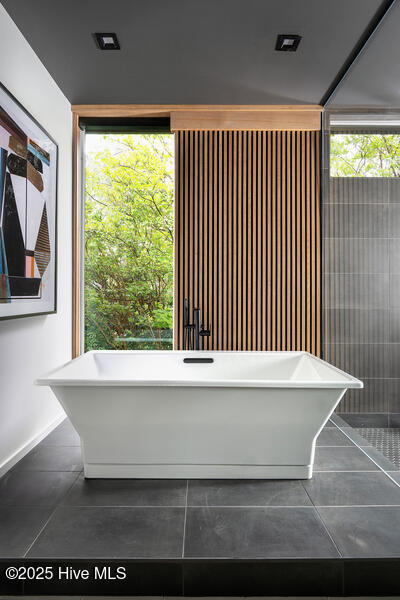 521 Airlie Road, Unit VALAND PLAN Wilmington, NC 28403 - Photo 19 of 33 Valand Owners Bath