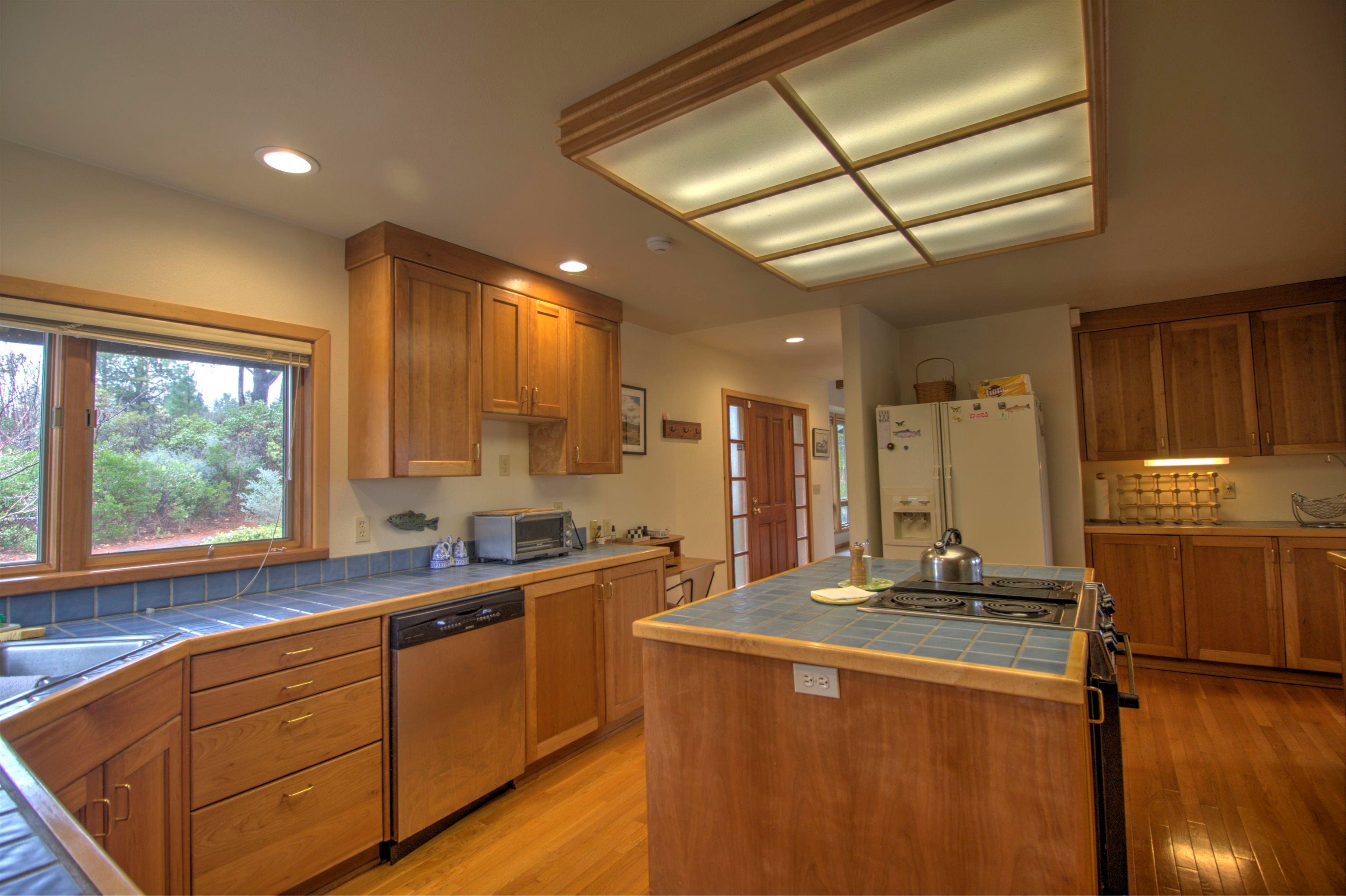 2239 Grant Road Mount Shasta, CA 96067 - Photo 8 of 29 Gallery Image 8