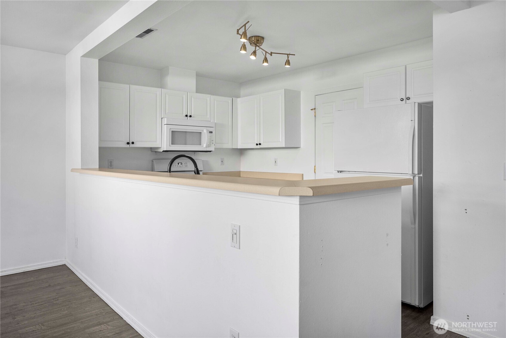 6611 Millstone Lane Southeast, Unit F101 Lacey, WA 98513 - Photo 23 of 40 a kitchen with granite countertop a sink and cabinets