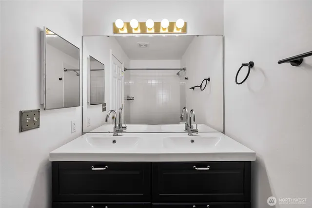 a close view of a bathtub in bathroom