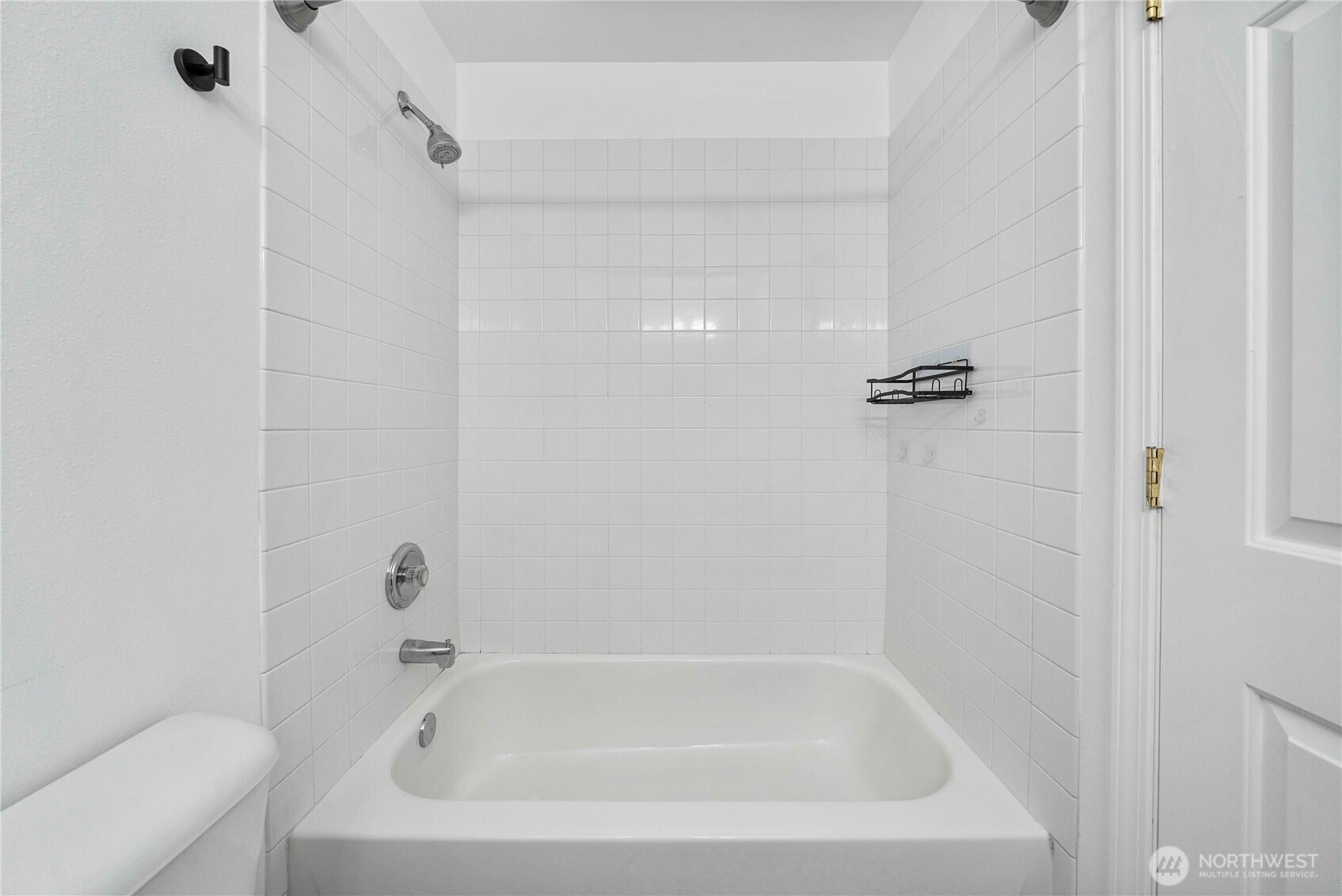 6611 Millstone Lane Southeast, Unit F101 Lacey, WA 98513 - Photo 33 of 40 a close view of a bathtub in bathroom