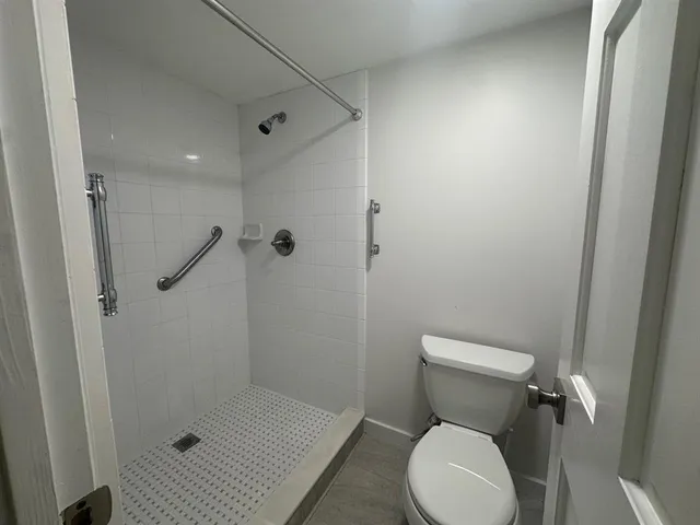 $2,500 | 1717 Whitehall Drive, Unit 201, Davie, FL 33324