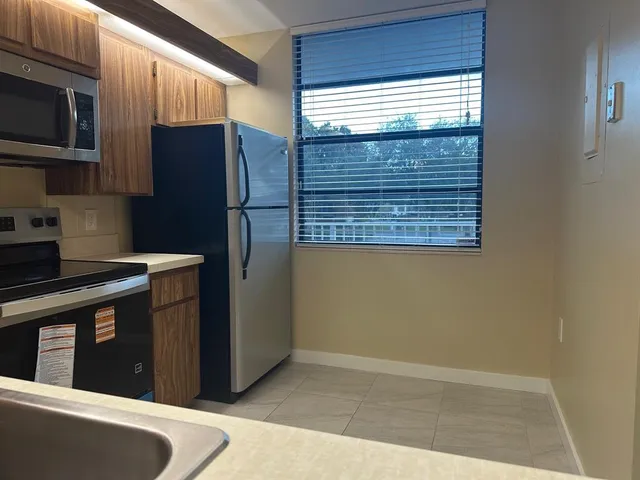 $2,500 | 1717 Whitehall Drive, Unit 201, Davie, FL 33324