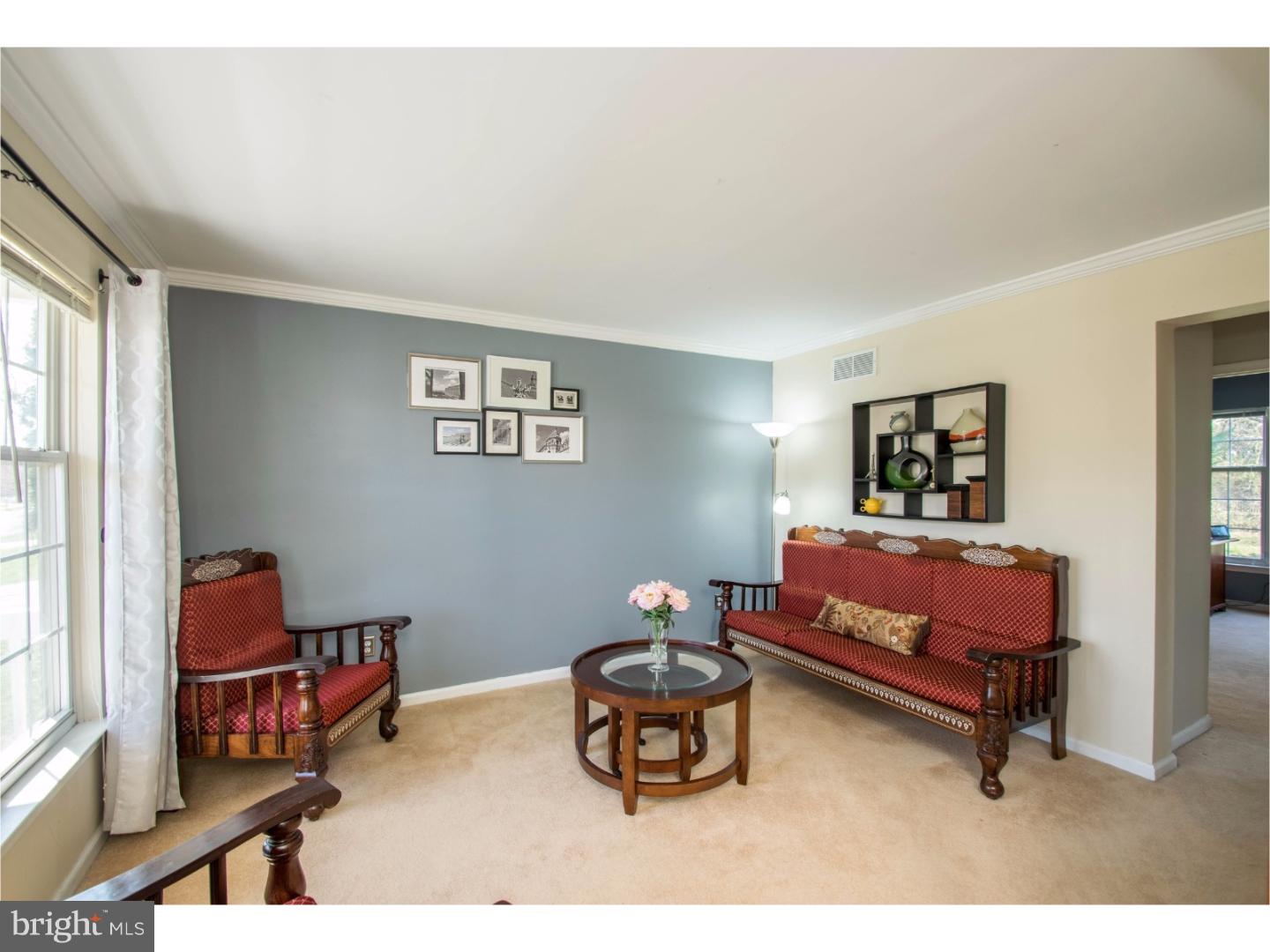 27 Savoy Road Newark, DE 19702 - Photo 4 of 25 Living Room