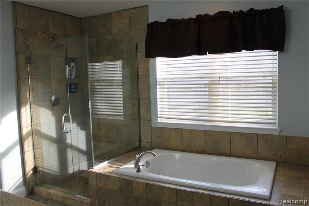 2726 Forest View Court Rochester Hills, MI 48307 - Photo 10 of 19