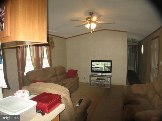 3701 North Point Road, Unit 45 Dundalk, MD 21222 - Photo 3 of 7 Living Room
