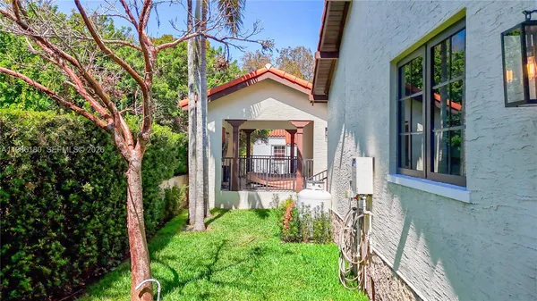 $16,000 | 519 Alhambra Circle, Coral Gables, FL 33134