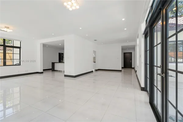 $16,000 | 519 Alhambra Circle, Coral Gables, FL 33134