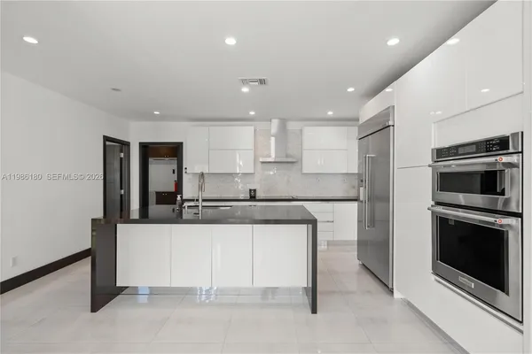 $16,000 | 519 Alhambra Circle, Coral Gables, FL 33134