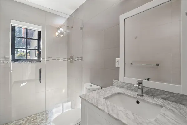 $16,000 | 519 Alhambra Circle, Coral Gables, FL 33134