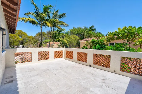 $16,000 | 519 Alhambra Circle, Coral Gables, FL 33134