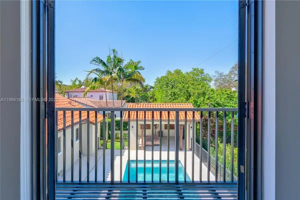 $16,000 | 519 Alhambra Circle, Coral Gables, FL 33134