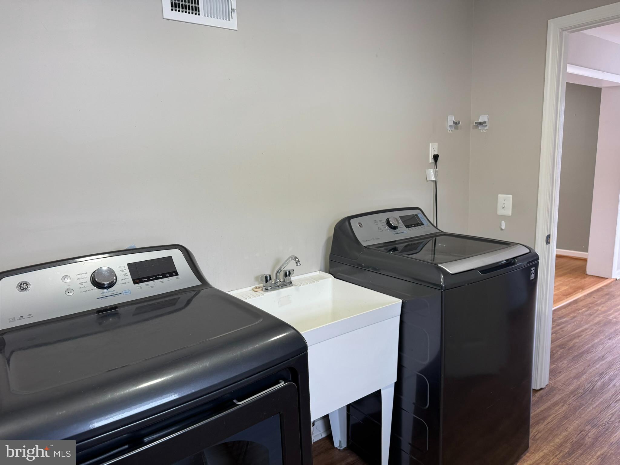 10012 Ellis Road Manassas, VA 20111 - Photo 24 of 71 a kitchen with a stove and a refrigerator
