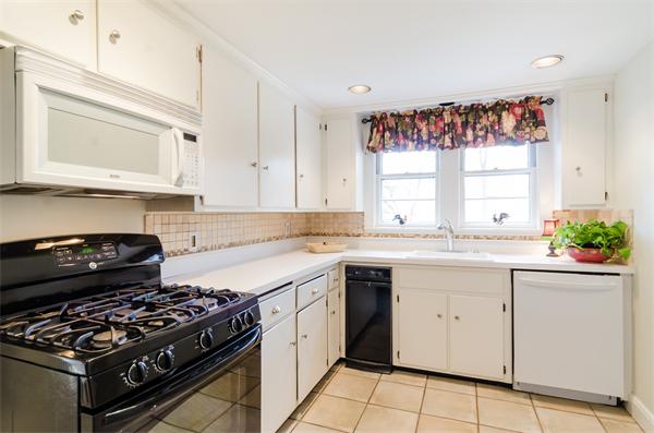 32 Brook Road Weston, MA 02493 - Photo 6 of 12