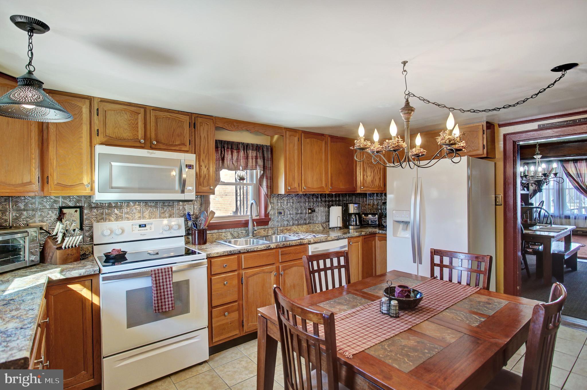 700 Marticville Road Pequea, PA 17565 - Photo 18 of 45 Eat-in kitchen/new counter & backsplash
