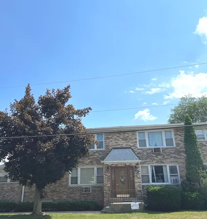 $1,600 | 7601 Banks Street, Unit 2E, Justice, IL 60458