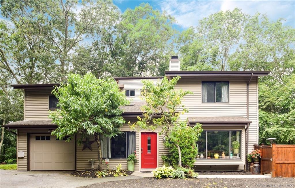 Welcome Home to 4 Thrush Cross where your memories are ready to be made.