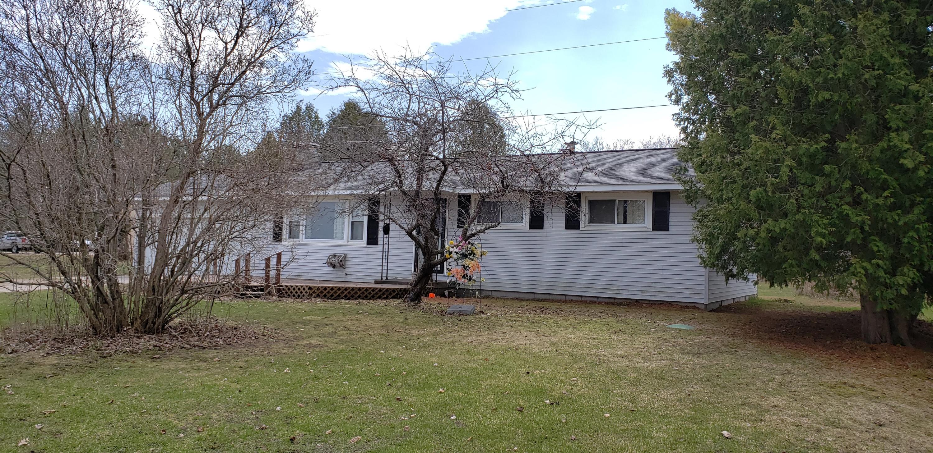 1747 East Levering Road Cheboygan, MI 49721 - Photo 2 of 13 Gallery Image 2