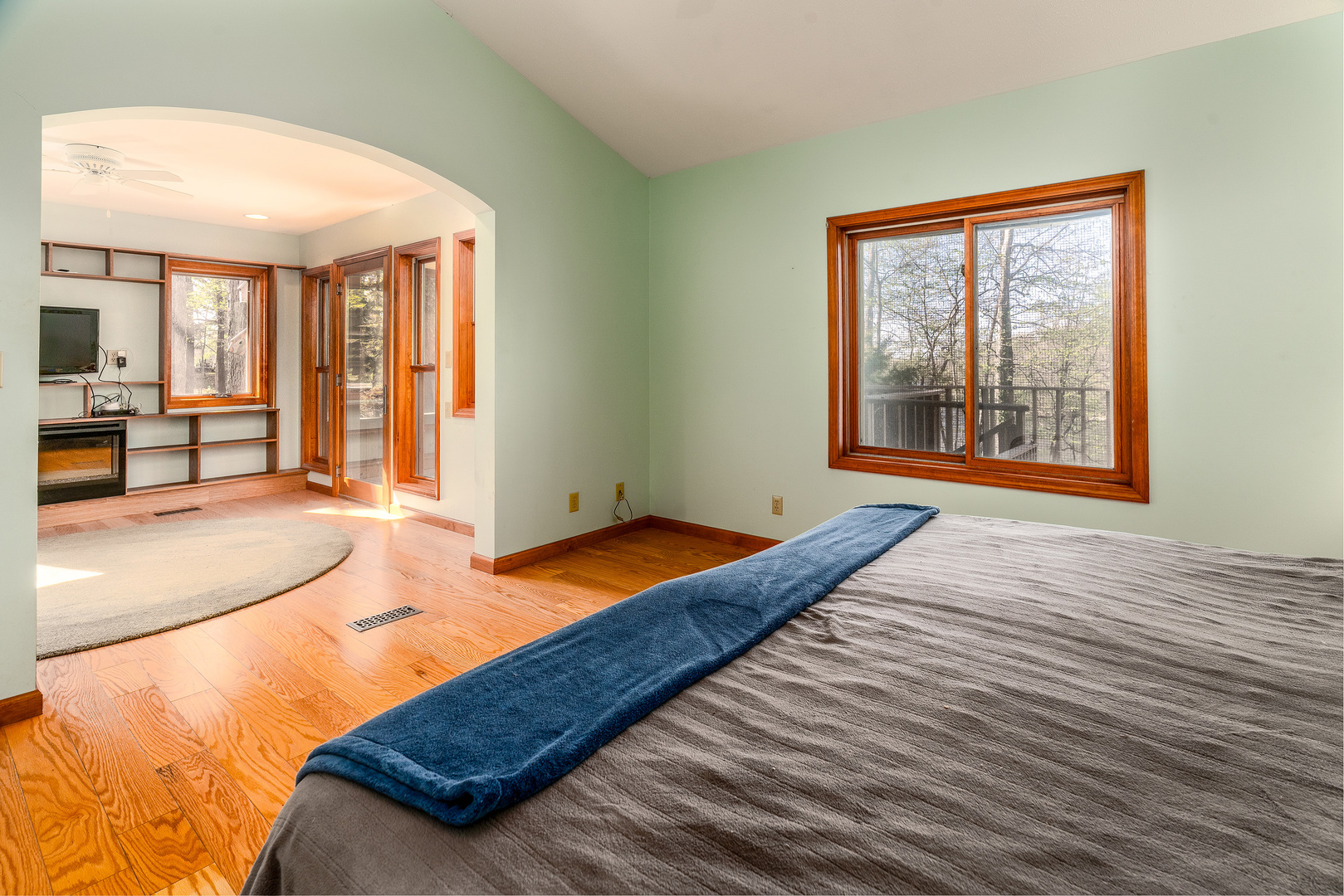 5 Lake Shore Court Carbondale, IL 62902 - Photo 20 of 50 a bedroom with a bed and a large window